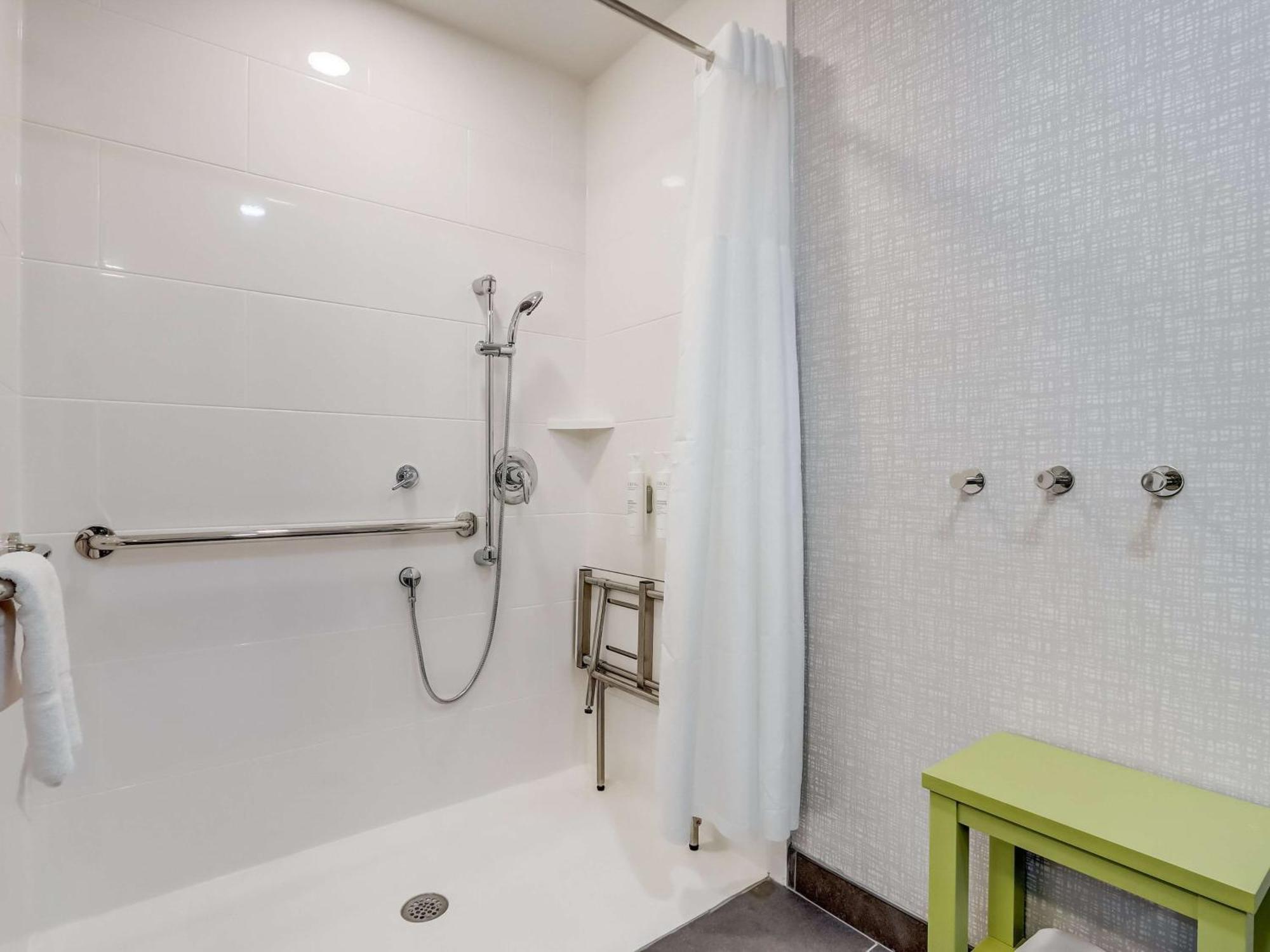 Hampton Inn & Suites Cincinnati Midtown Rookwood Esterno foto